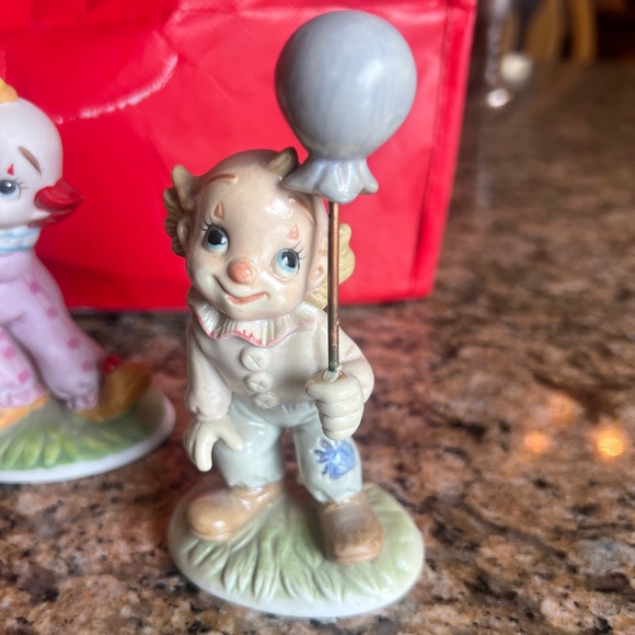 Vintage pair of porcelain clowns figurines - Lefton ‘86 & Dakin ‘84 - Picture 7 of 11